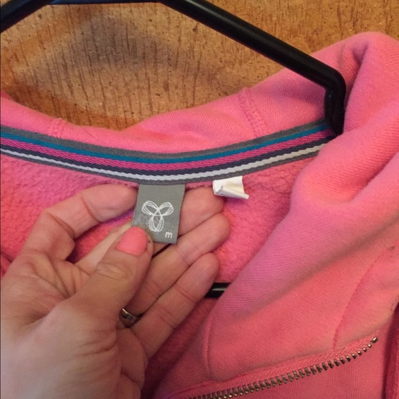 Aritzia TNA Pink Hoodie Used - Picture 4 of 14